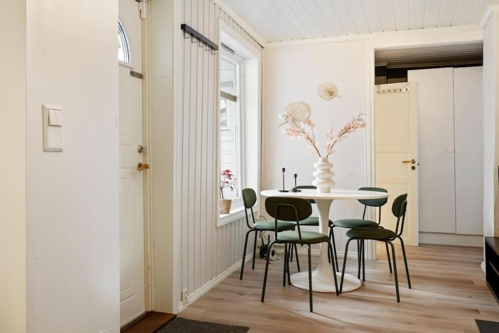 Central Apartment With Balcony, Self-Check In & Private Entrance 베르겐 외부 사진