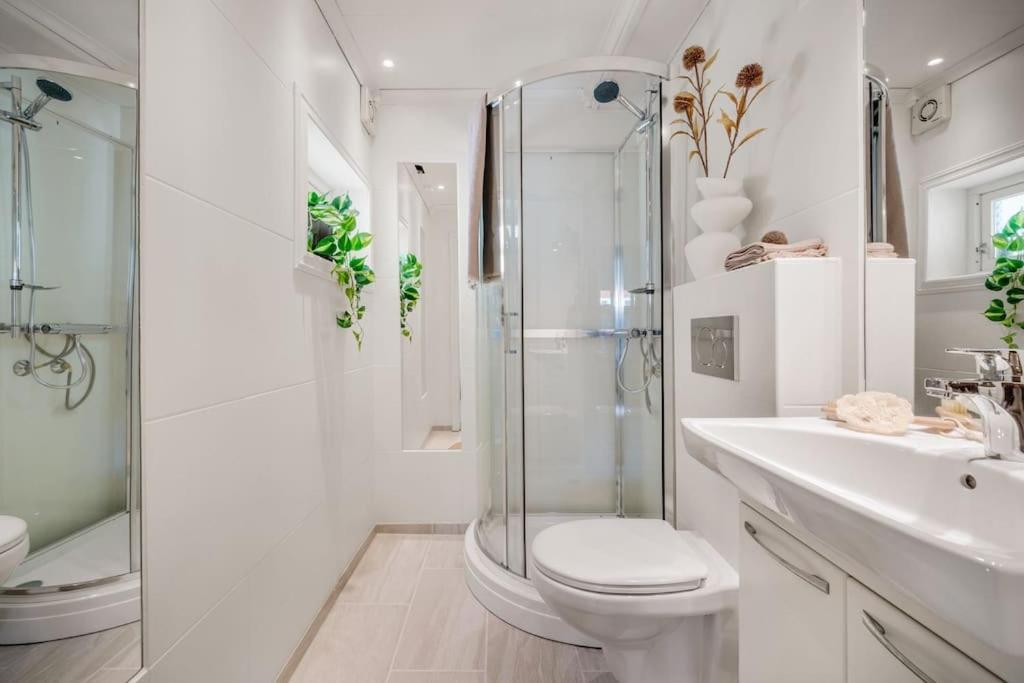 Central Apartment With Balcony, Self-Check In & Private Entrance 베르겐 외부 사진