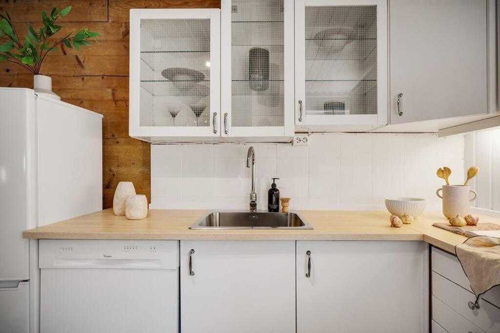 Central Apartment With Balcony, Self-Check In & Private Entrance 베르겐 외부 사진